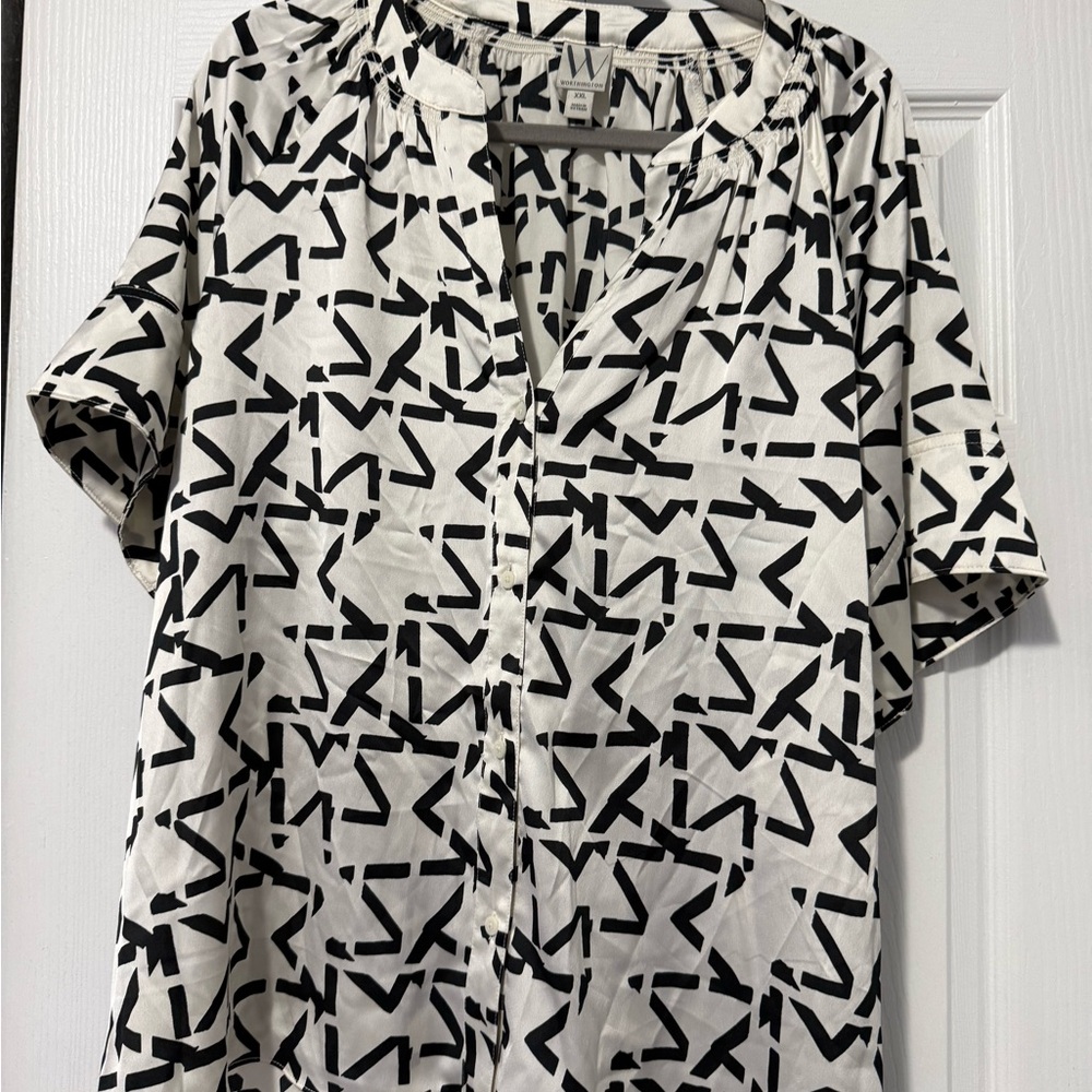 Worthington Black & White Geometric Button-Front Shirt